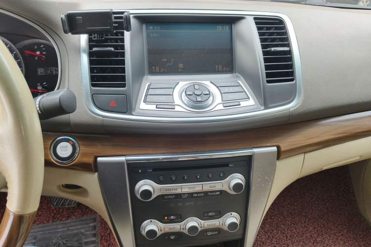 Used Nissan Teana 2011 Duke 2.5L XV Luxury Edition Audio And AC Panel