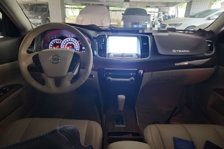 Used Nissan Teana 2011 2.5L XL Advanced Edition Center Console
