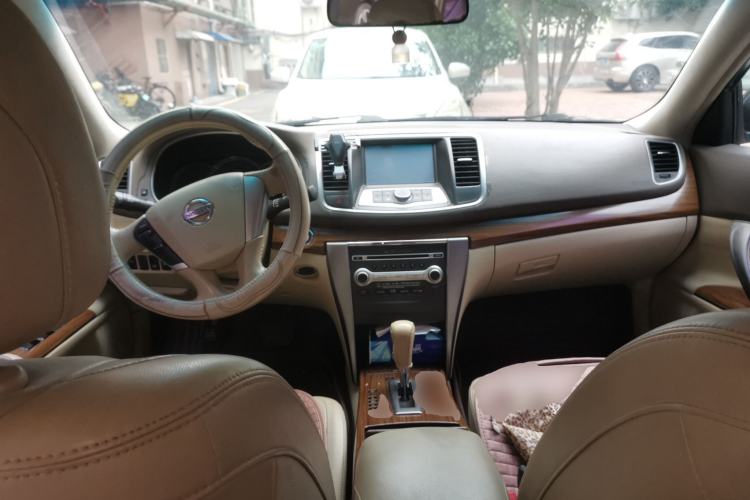 Used Nissan Teana 2011 2.0L XL Comfort Edition Center Console