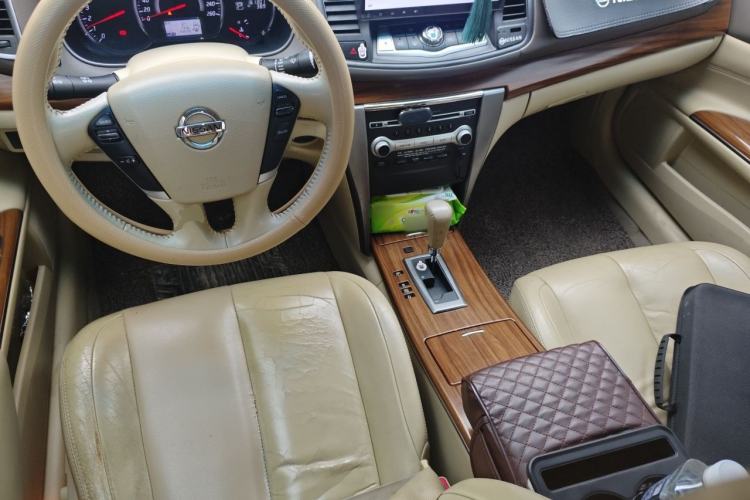 Used Nissan Teana 2011 2.5L XL Advanced Edition Center Console