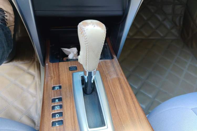 Used Nissan Teana 2011 2.0L XL Comfort Edition Gear Lever