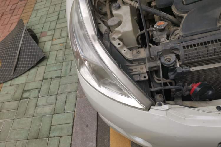 Used Nissan Teana 2011 2.0L XL Comfort Edition Right Front Headlight