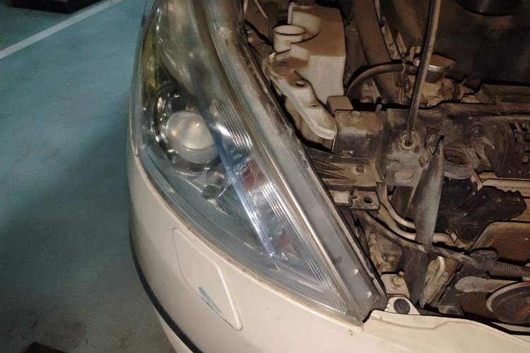 Used Nissan Teana 2011 Duke 2.5L XV Luxury Edition Right Front Headlight