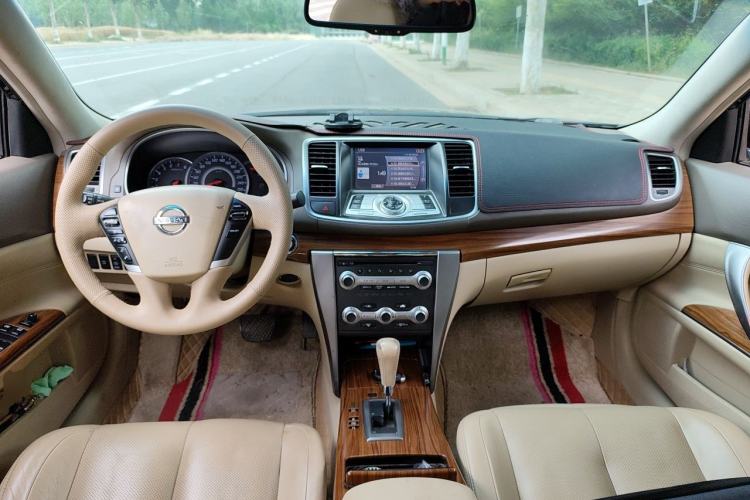 Used Nissan Teana 2012 2.5L XV Cloud Security Edition Center Console