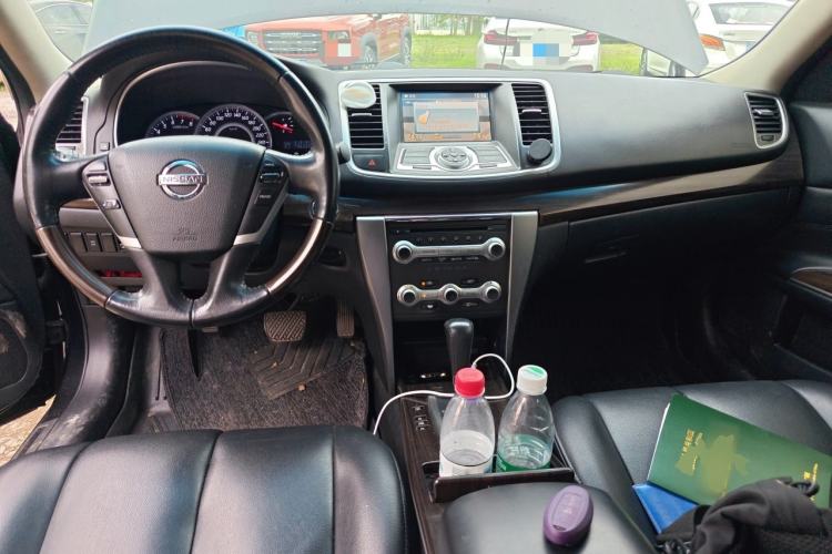 Used Nissan Teana 2012 2.5L XV Cloud Security Edition Center Console
