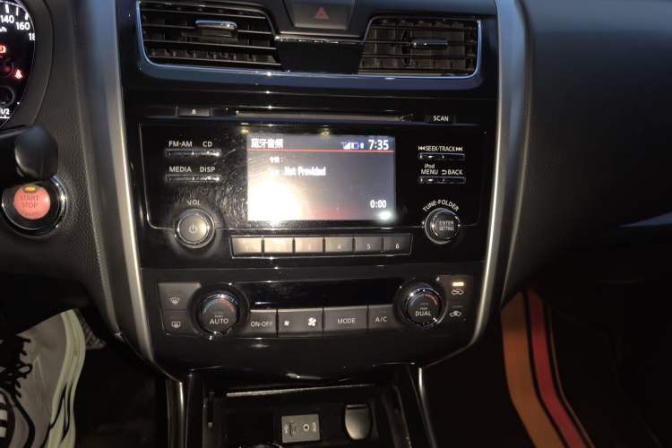 Used Nissan Teana 2013 2.0L XL Comfort Edition Audio And AC Panel