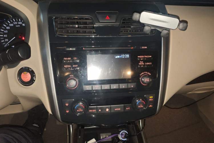 Used Nissan Teana 2013 2.0L XL Comfort Edition Audio And AC Panel