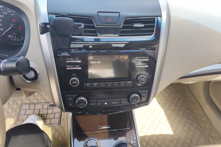 Used Nissan Teana 2013 2.0L XL Comfort Edition Audio And AC Panel