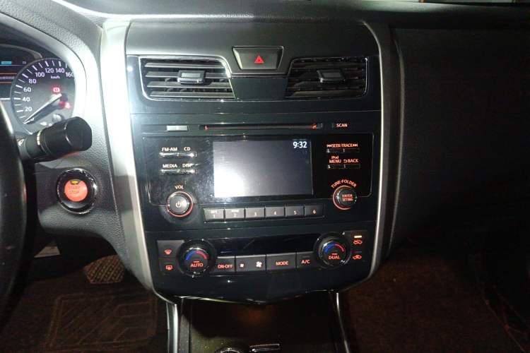 Used Nissan Teana 2013 2.0L XL Comfort Edition Audio And AC Panel