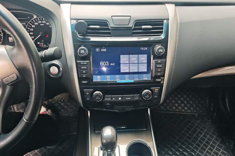 Used Nissan Teana 2013 2.0L XL Comfort Edition Audio And AC Panel