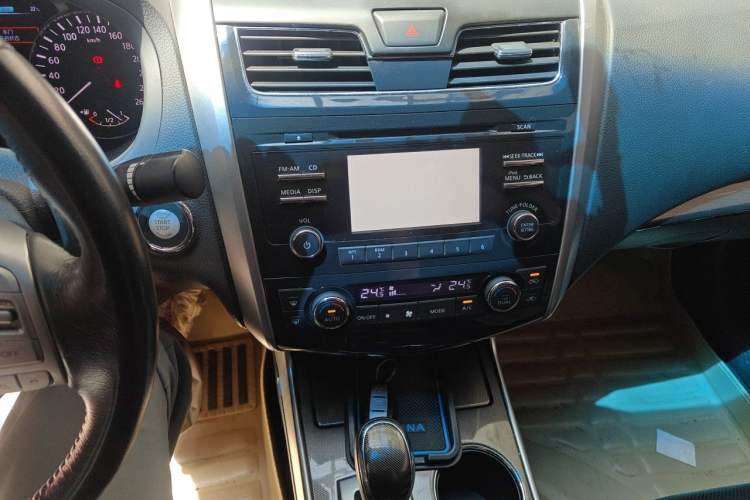 Used Nissan Teana 2013 2.5L XL Leading Edition Audio And AC Panel