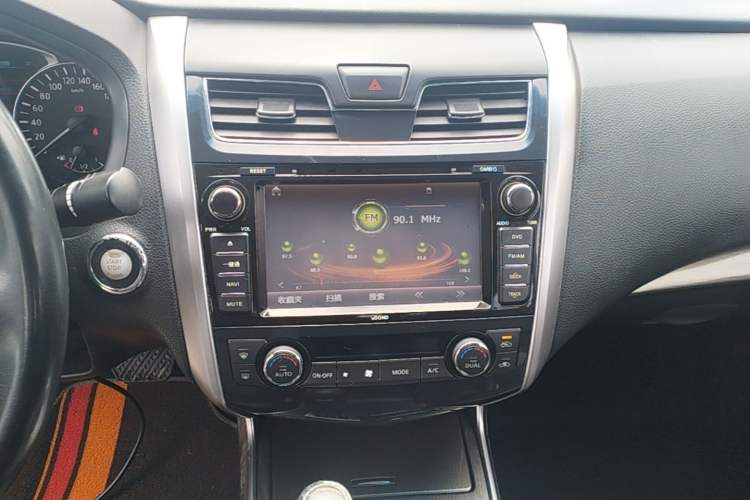 Used Nissan Teana 2013 2.0L XL Comfort Edition Audio And AC Panel