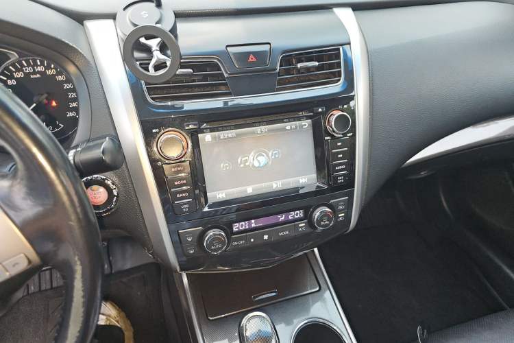 Used Nissan Teana 2013 2.0L XL Comfort Edition Audio And AC Panel