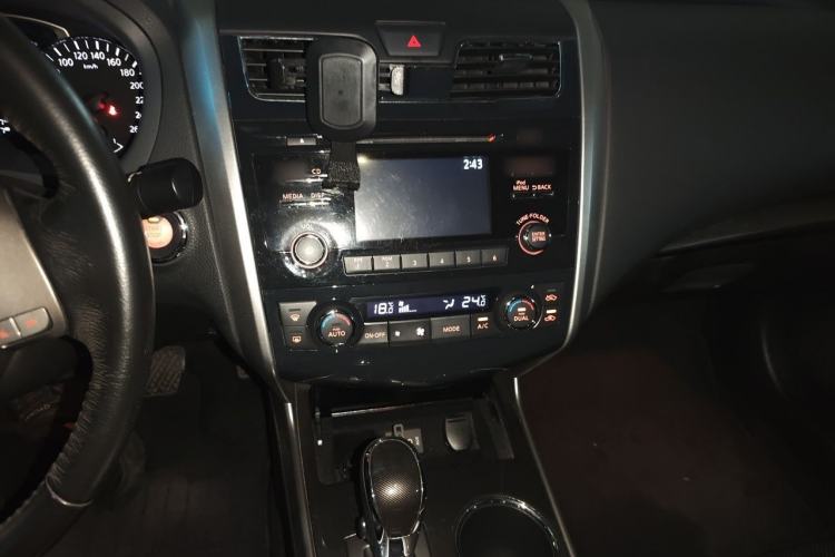 Used Nissan Teana 2013 2.0L XL Comfort Edition Audio And AC Panel