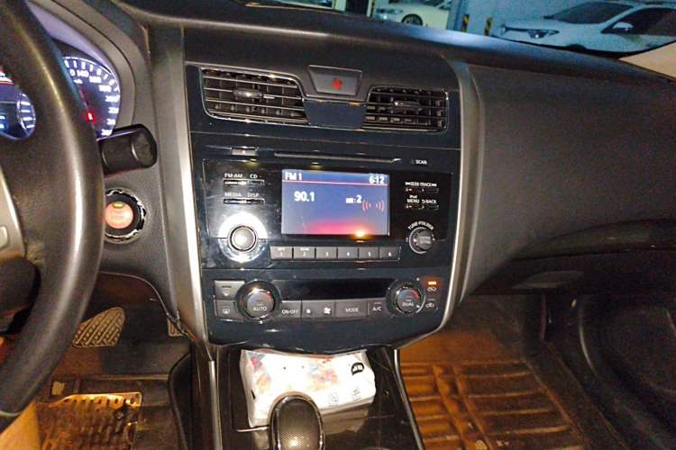 Used Nissan Teana 2013 2.0L XL Comfort Edition Audio And AC Panel
