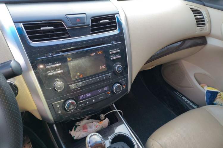 Used Nissan Teana 2013 2.0L XL Comfort Edition Audio And AC Panel