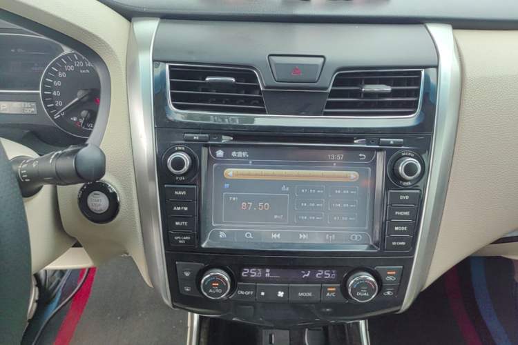 Used Nissan Teana 2013 2.0L XL Comfort Edition Audio And AC Panel