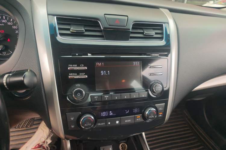 Used Nissan Teana 2013 2.0L XL Comfort Edition Audio And AC Panel