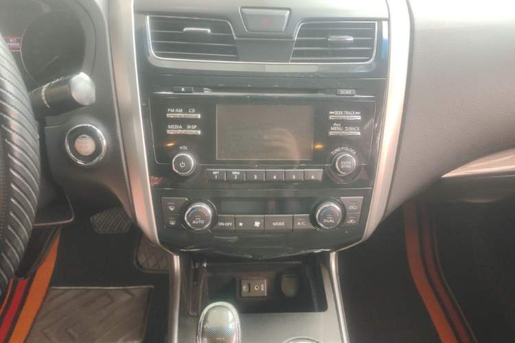 Used Nissan Teana 2013 2.0L XL Comfort Edition Audio And AC Panel