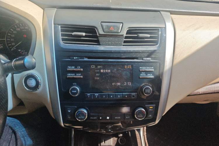 Used Nissan Teana 2013 2.0L XL Comfort Edition Audio And AC Panel