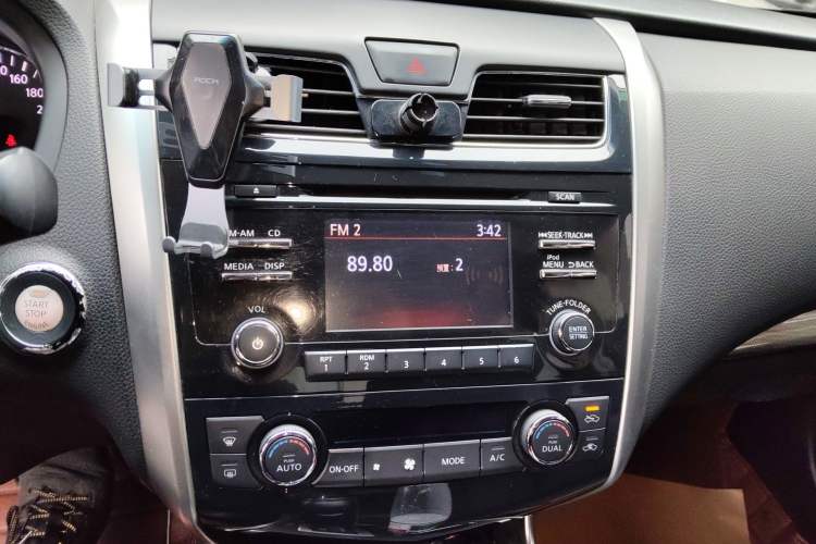 Used Nissan Teana 2013 2.0L XL Comfort Edition Audio And AC Panel