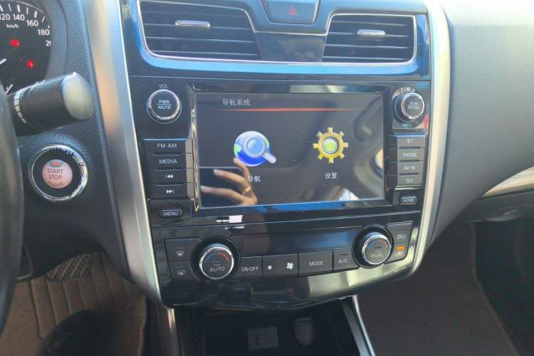 Used Nissan Teana 2013 2.0L XL Comfort Edition Audio And AC Panel