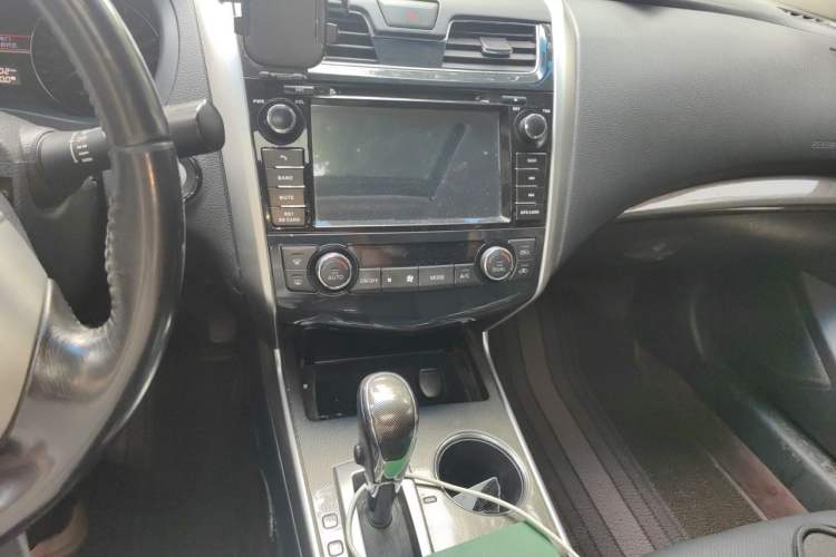Used Nissan Teana 2013 2.0L XL Comfort Edition Audio And AC Panel