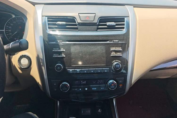 Used Nissan Teana 2013 2.0L XL Comfort Edition Audio And AC Panel