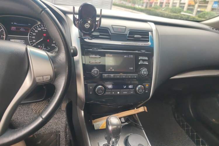 Used Nissan Teana 2013 2.0L XL Comfort Edition Audio And AC Panel