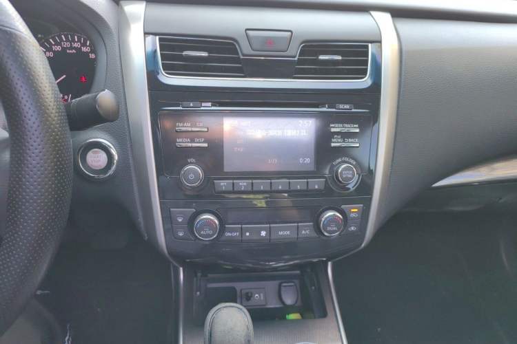 Used Nissan Teana 2013 2.5L XL Leading Edition Audio And AC Panel