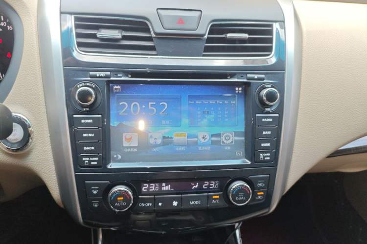 Used Nissan Teana 2013 2.0L XL Comfort Edition Audio And AC Panel