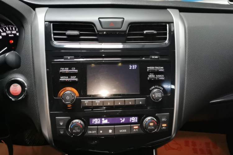 Used Nissan Teana 2013 2.0L XL Comfort Edition Audio And AC Panel