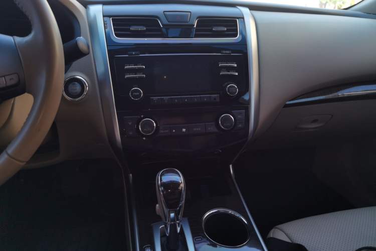 Used Nissan Teana 2013 2.0L XL Comfort Edition Audio And AC Panel