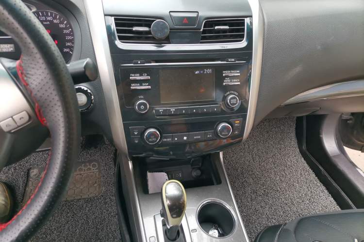 Used Nissan Teana 2013 2.0L XL Comfort Edition Audio And AC Panel