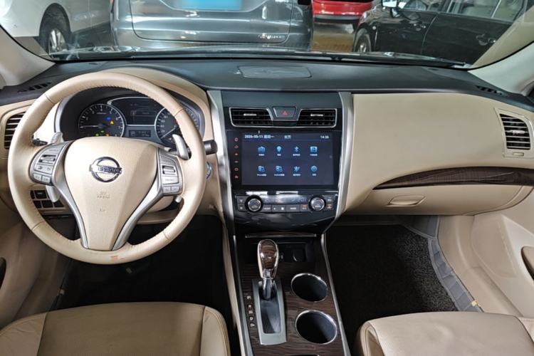 Used Nissan Teana 2013 2.5L XL Leading Edition Center Console