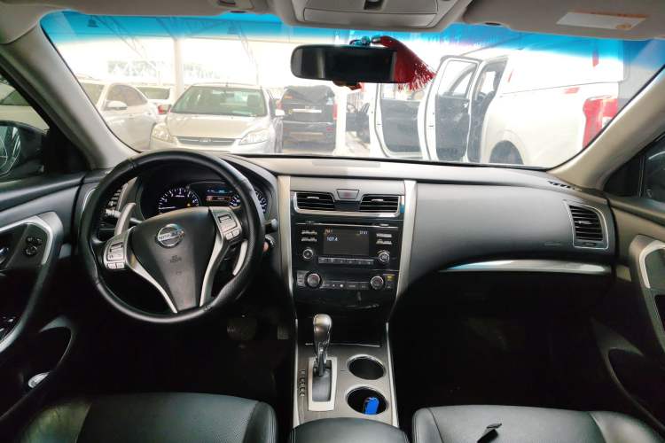 Used Nissan Teana 2013 2.5L XL Leading Edition Center Console