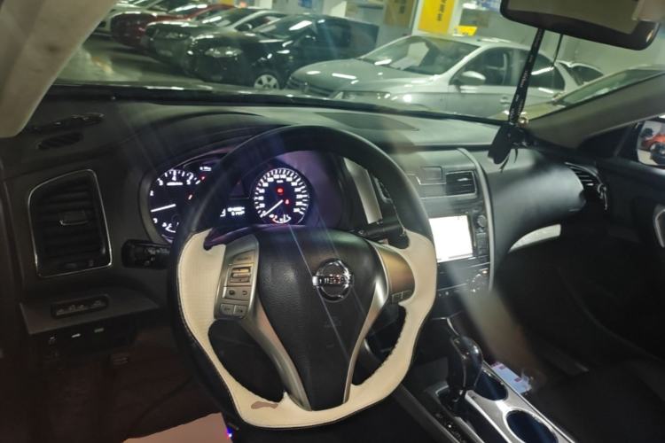 Used Nissan Teana 2013 2.0L XL Comfort Edition Center Console