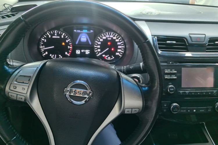 Used Nissan Teana 2013 2.0L XL Comfort Edition Center Console