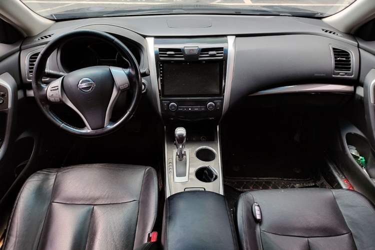 Used Nissan Teana 2013 2.0L XL Comfort Edition Center Console