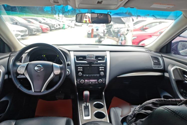 Used Nissan Teana 2013 2.0L XL Comfort Edition Center Console
