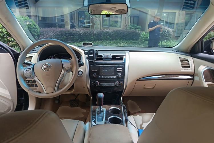 Used Nissan Teana 2013 2.0L XL Comfort Edition Center Console