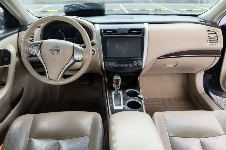 Used Nissan Teana 2013 2.0L XL Comfort Edition Center Console