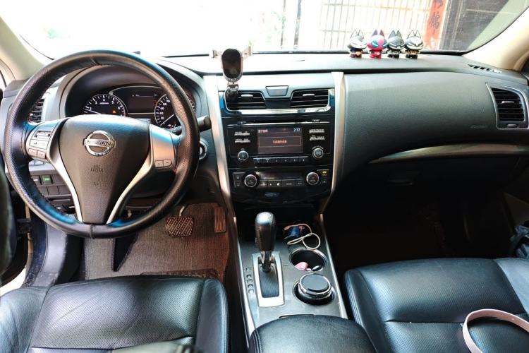 Used Nissan Teana 2013 2.0L XL Comfort Edition Center Console