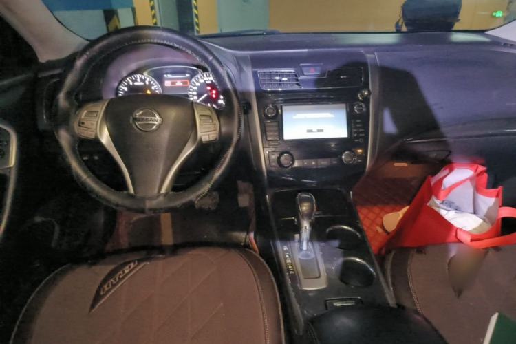 Used Nissan Teana 2013 2.0L XL Comfort Edition Center Console
