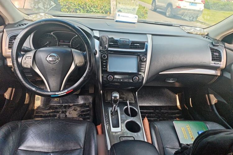 Used Nissan Teana 2013 2.0L XL Comfort Edition Center Console