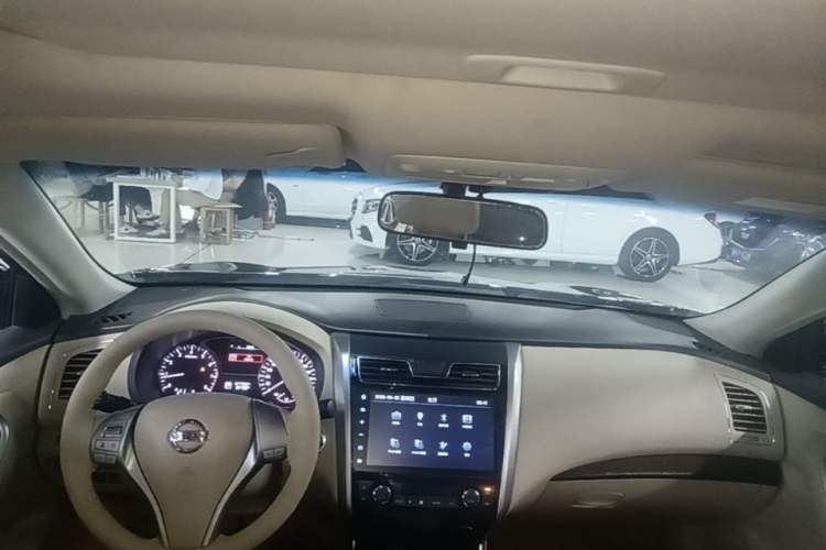 Used Nissan Teana 2013 2.0L XL Comfort Edition Center Console