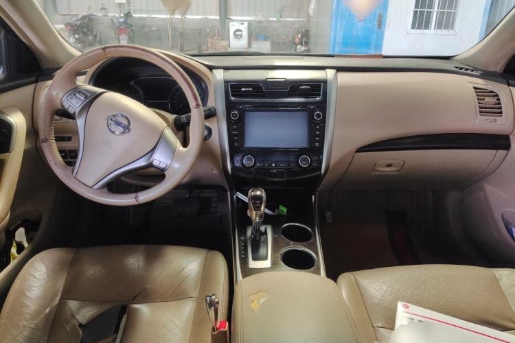 Used Nissan Teana 2013 2.0L XL Comfort Edition Center Console