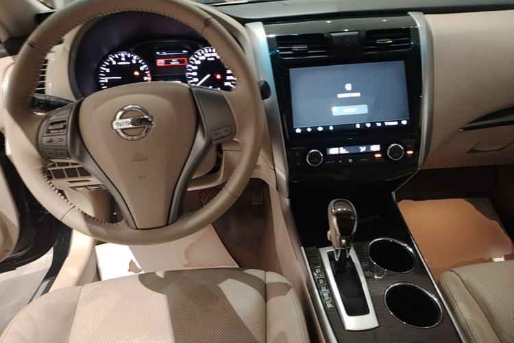 Used Nissan Teana 2013 2.0L XL Comfort Edition Center Console