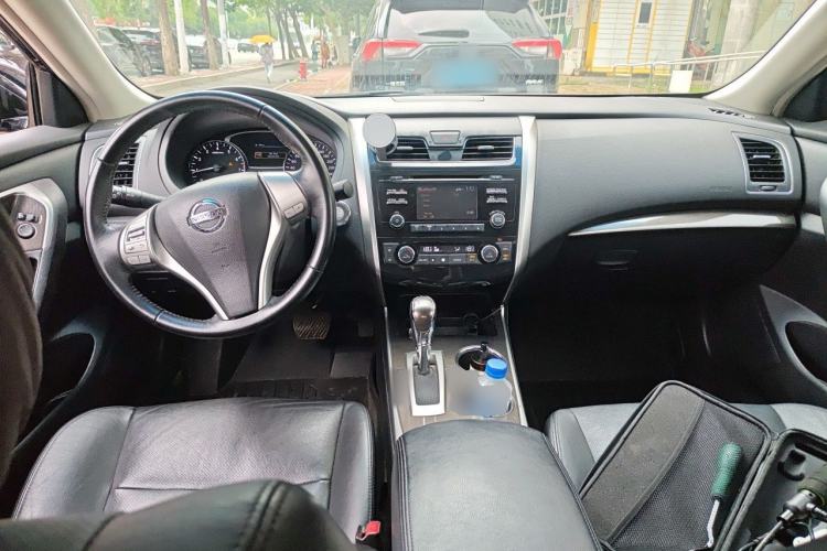 Used Nissan Teana 2013 2.0L XL Comfort Edition Center Console