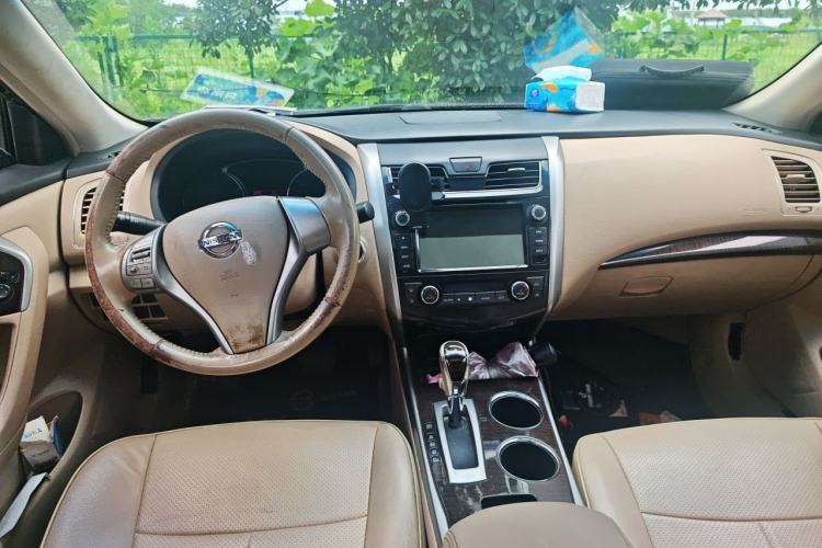 Used Nissan Teana 2013 2.0L XE Fashion Edition Center Console